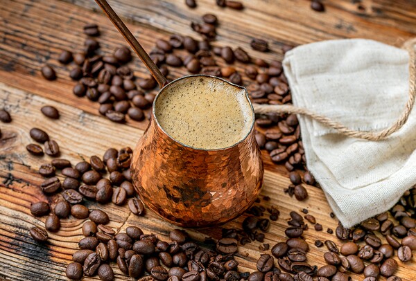 De la „cupeţii” din Şcheii Braşovului la „braşoave” şi cofeturile din oraşul de sub Tâmpa