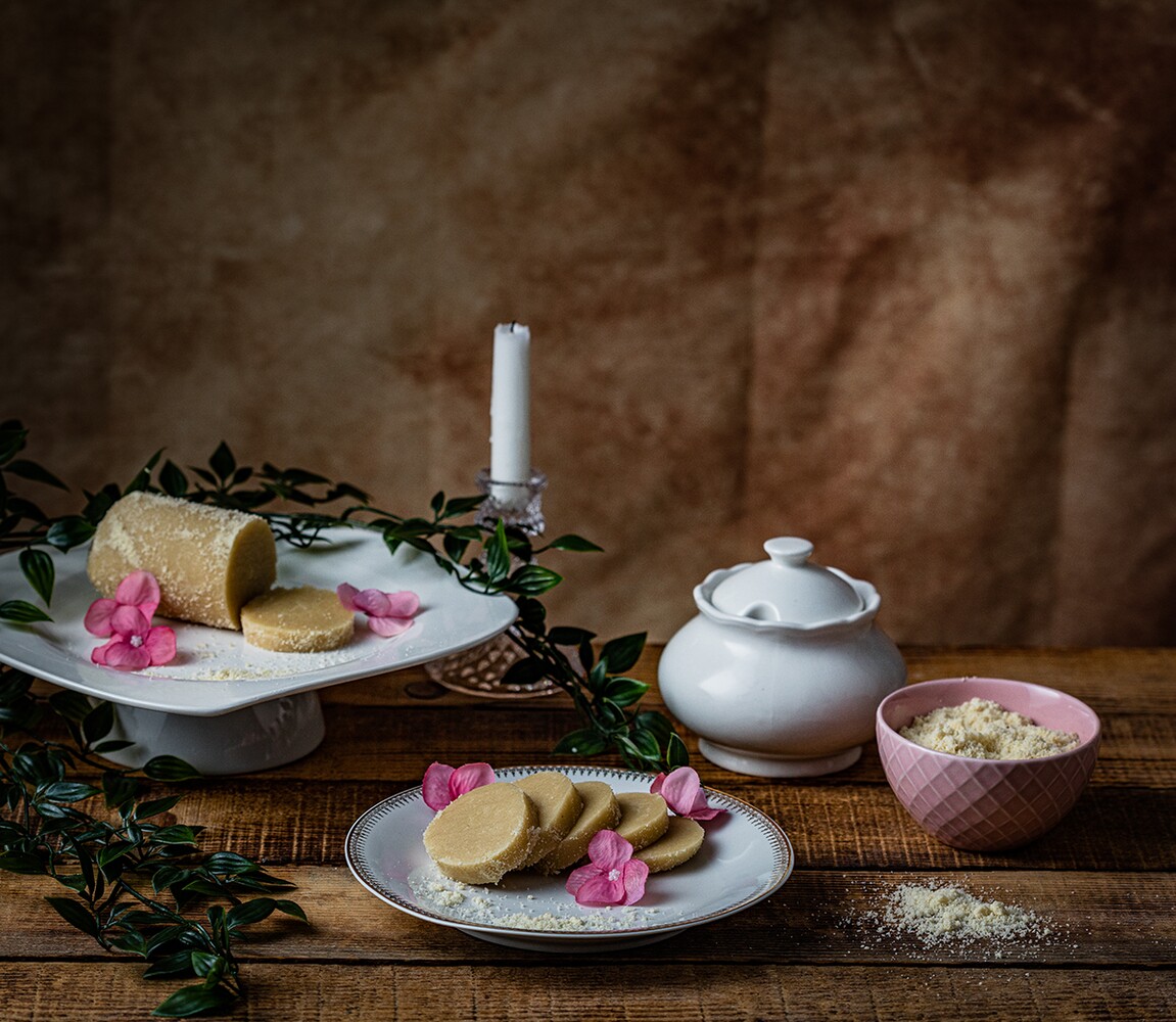 Marţipanul, plastilina dulce a cofetarilor. Îl folosim de dinainte de 1600